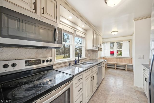 19 Windy Bush Ln, Sparta Twp., NJ 07871