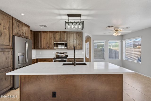 8250 W EUGIE Avenue, Peoria, AZ 85381