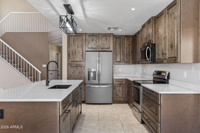 8250 W EUGIE Avenue, Peoria, AZ 85381