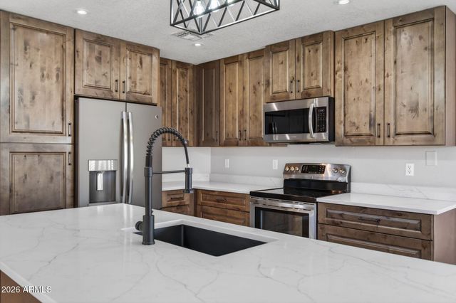 8250 W EUGIE Avenue, Peoria, AZ 85381