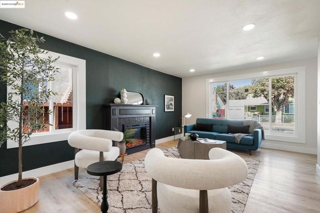10945 Estepa Dr, Oakland, CA 94603