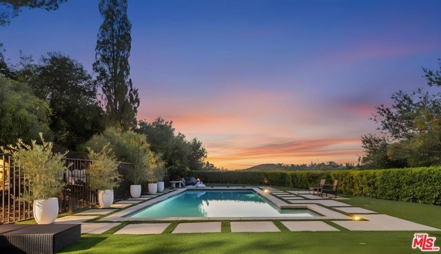 22241 Alizondo Drive, Woodland Hills (los Angeles), CA 91364