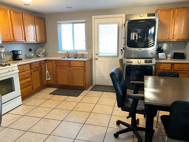 8865 S Ryan Road, Hometown, IL 60456