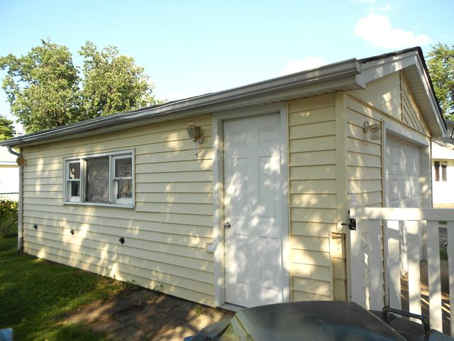 8865 S Ryan Road, Hometown, IL 60456