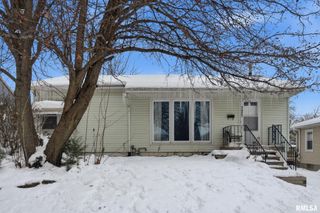 2427 29 1/2 Street, Rock Island, IL 61201