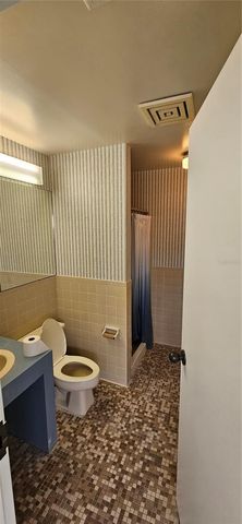 11501 WALKER AVENUE, Seminole, FL 33772