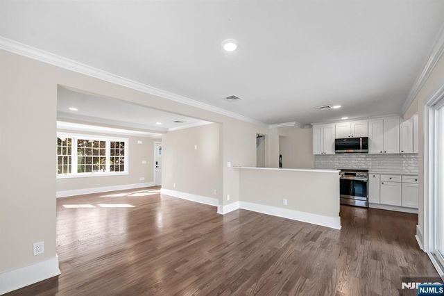 456 Collins Avenue, Hasbrouck Heights, NJ 07604