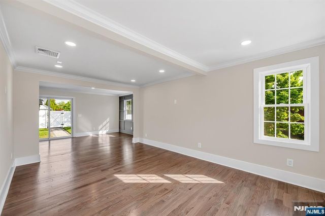 456 Collins Avenue, Hasbrouck Heights, NJ 07604