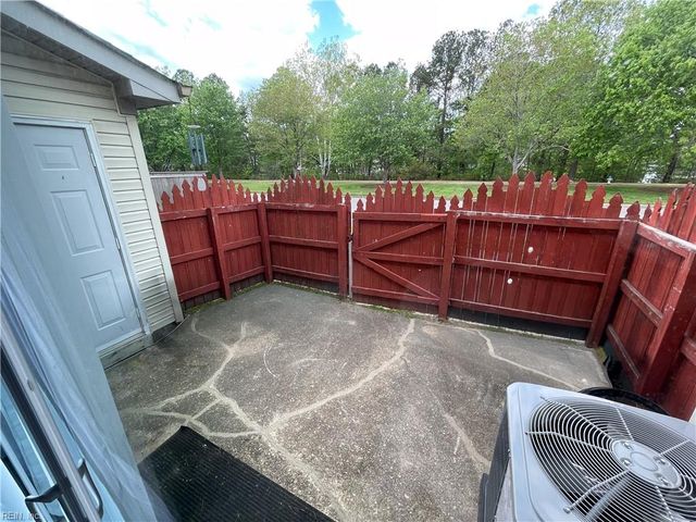 750 Sendero CT, Chesapeake, VA 23322