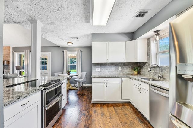 404 Independence Drive, Friendswood, TX 77546