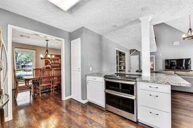 404 Independence Drive, Friendswood, TX 77546
