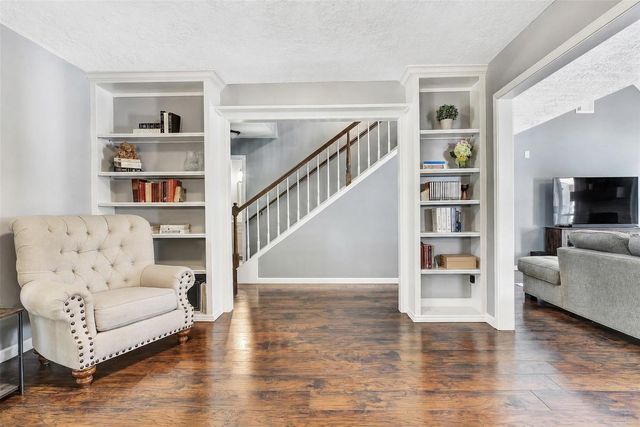 404 Independence Drive, Friendswood, TX 77546
