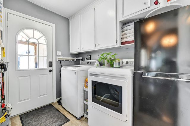 404 Independence Drive, Friendswood, TX 77546