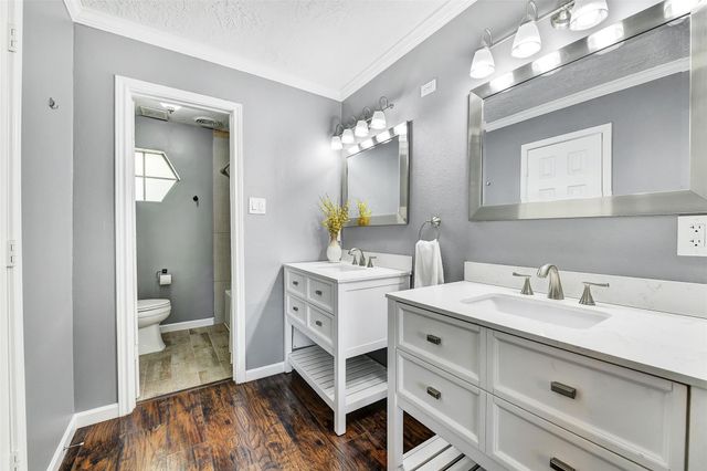 404 Independence Drive, Friendswood, TX 77546