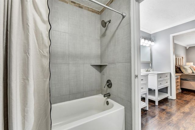 404 Independence Drive, Friendswood, TX 77546