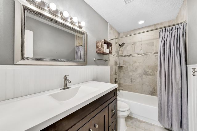 404 Independence Drive, Friendswood, TX 77546