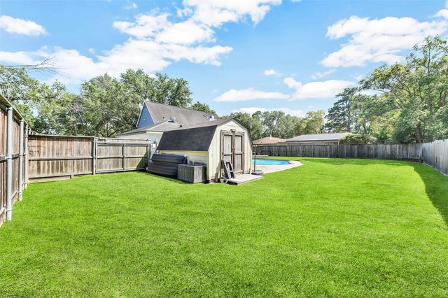 404 Independence Drive, Friendswood, TX 77546