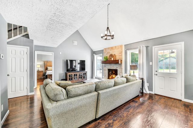 404 Independence Drive, Friendswood, TX 77546