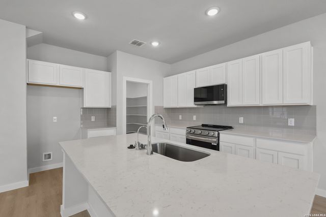 9974 Chavaneaux Lndg, San Antonio, TX 78221