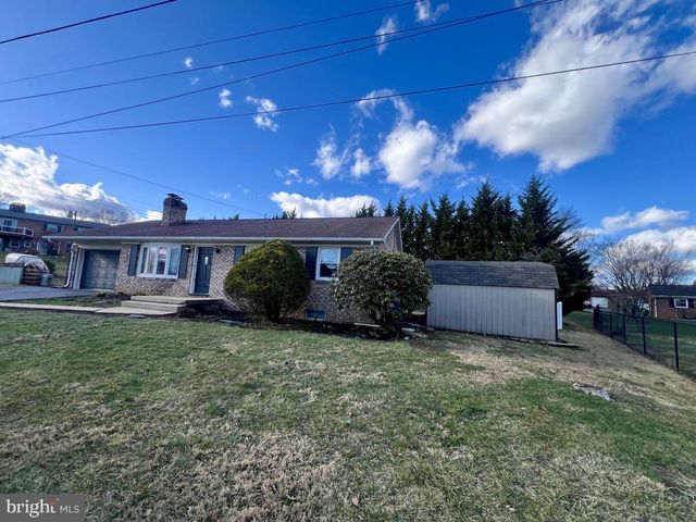 25 BIRCHWAY DR, Chambersburg, PA 17202