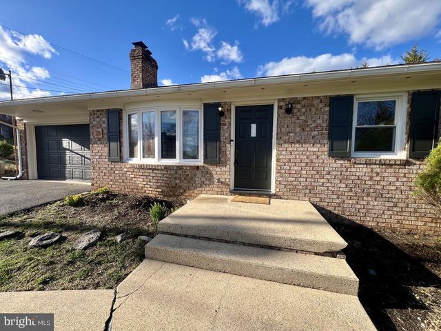 25 BIRCHWAY DR, Chambersburg, PA 17202