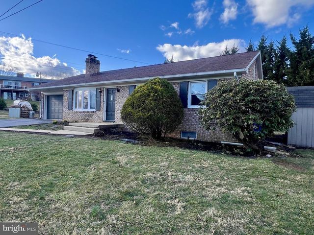 25 BIRCHWAY DR, Chambersburg, PA 17202