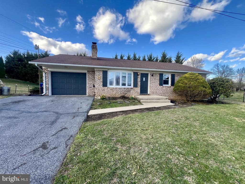 25 BIRCHWAY DR, Chambersburg, PA 17202