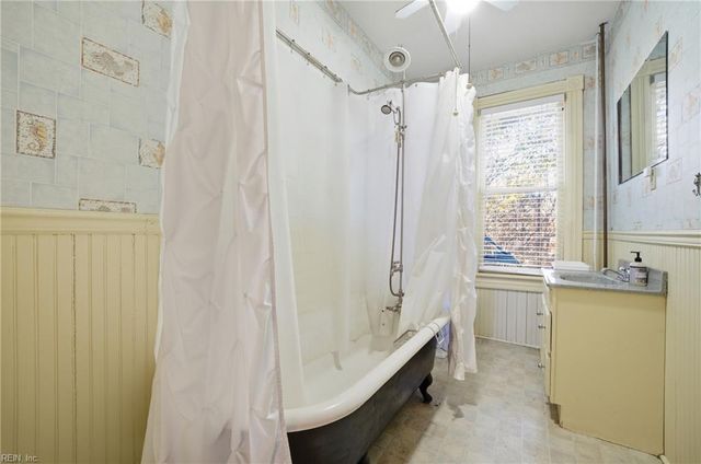 2011 Willow Wood DR, Norfolk, VA 23509