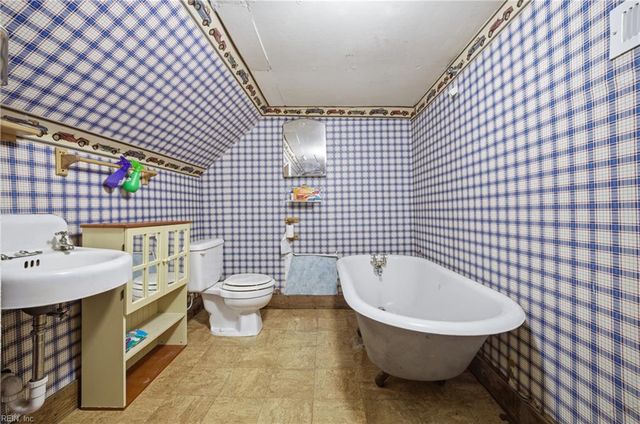 2011 Willow Wood DR, Norfolk, VA 23509