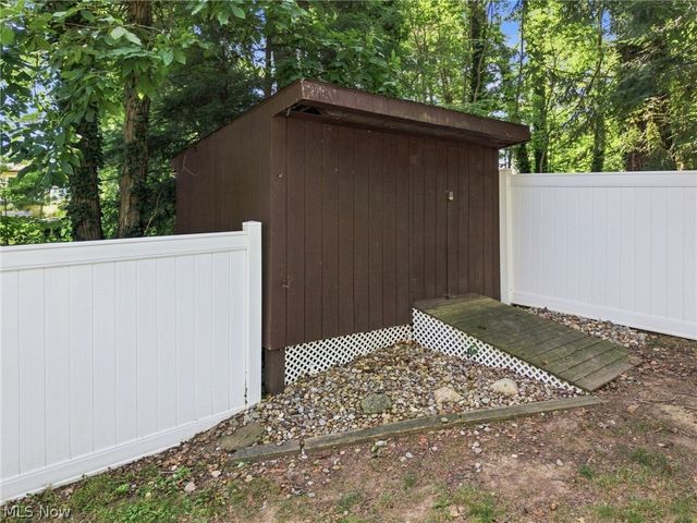 6226 Woodmoor Avenue NW, Canton, OH 44718