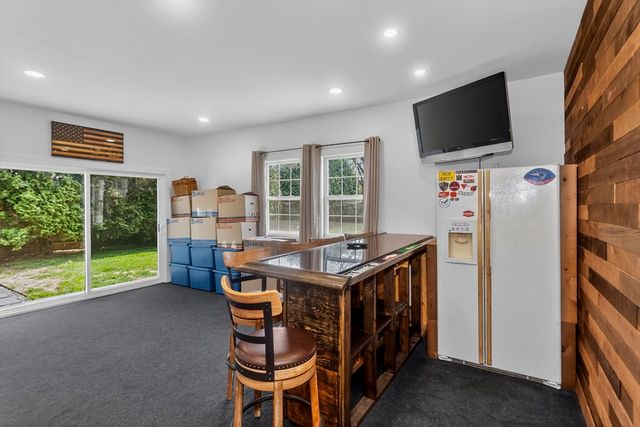 128 Williams St, Ludlow, MA 01056