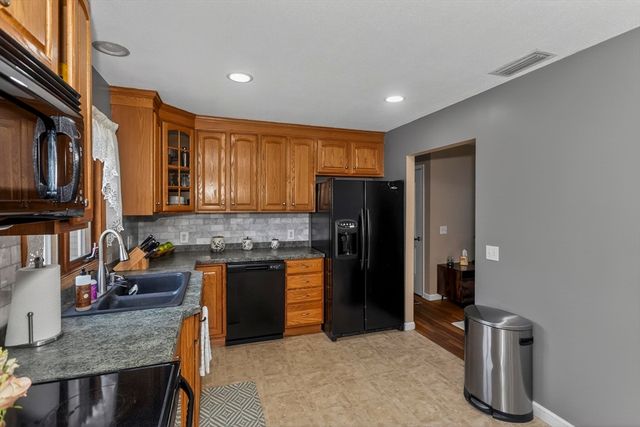 128 Williams St, Ludlow, MA 01056
