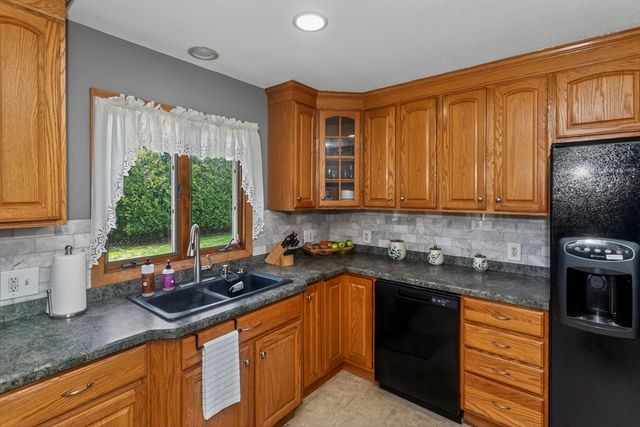 128 Williams St, Ludlow, MA 01056