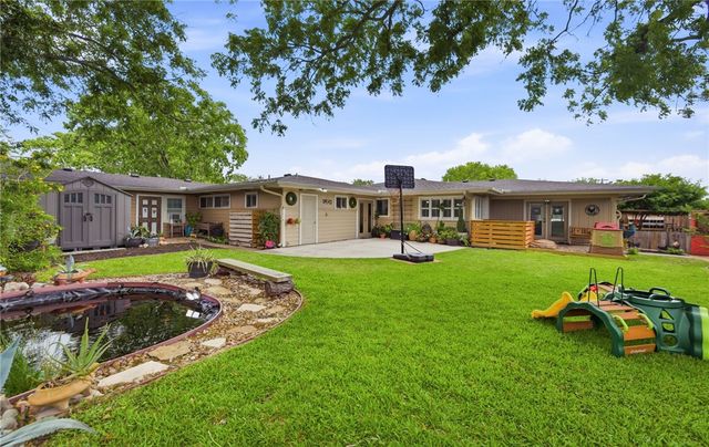 472 Barracuda Pl, Corpus Christi, TX 78411