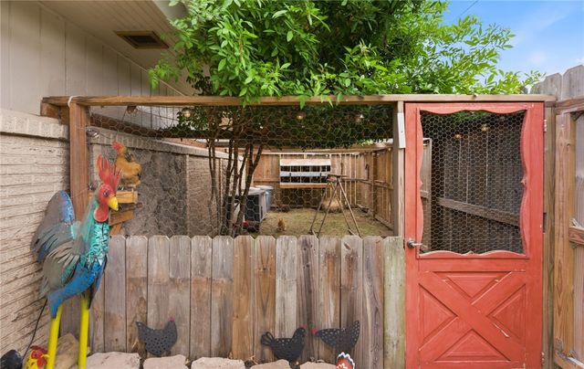 472 Barracuda Pl, Corpus Christi, TX 78411