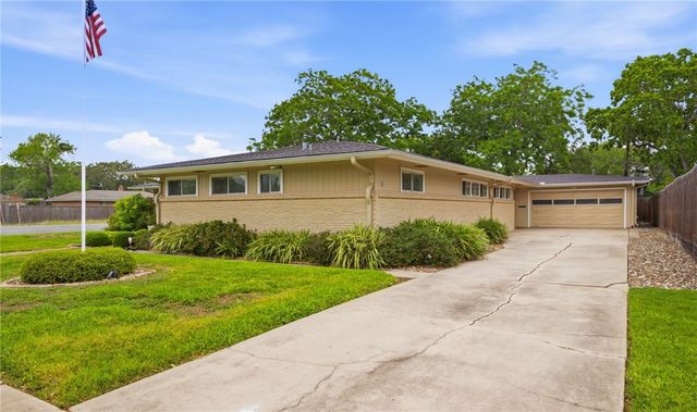 472 Barracuda Pl, Corpus Christi, TX 78411