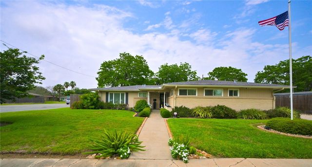 472 Barracuda Pl, Corpus Christi, TX 78411