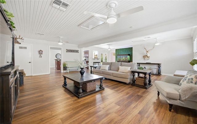472 Barracuda Pl, Corpus Christi, TX 78411