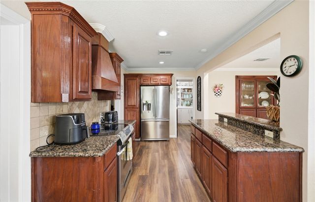 472 Barracuda Pl, Corpus Christi, TX 78411
