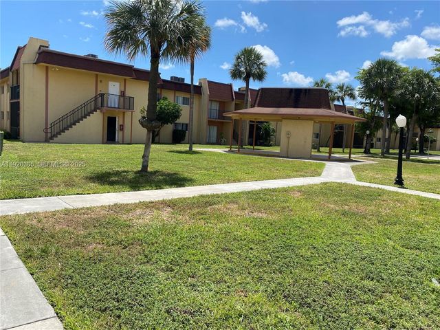 2840 NW 55th Ave 2D, Lauderhill, FL 33313