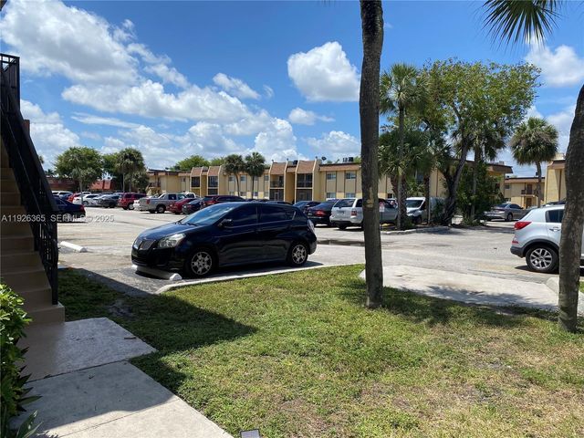 2840 NW 55th Ave 2D, Lauderhill, FL 33313