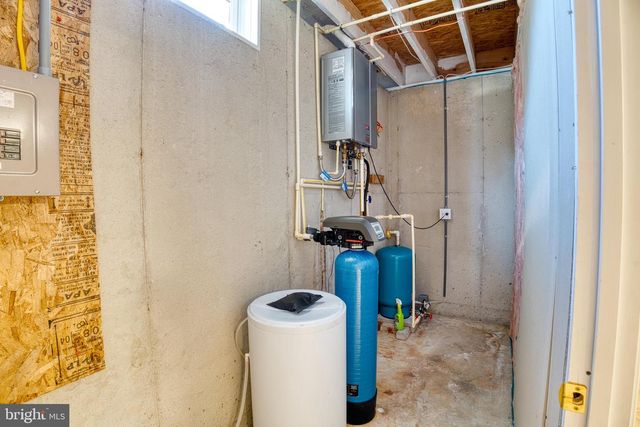 2412 MIDSTATE RD, Felton, DE 19943