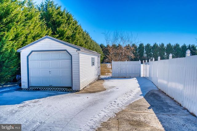 2412 MIDSTATE RD, Felton, DE 19943