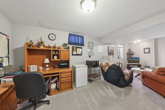 610 15th Street SE, Altoona, IA 50009