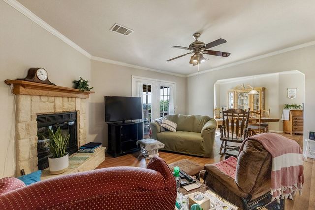 349 N Vine St, Kerrville, TX 78028