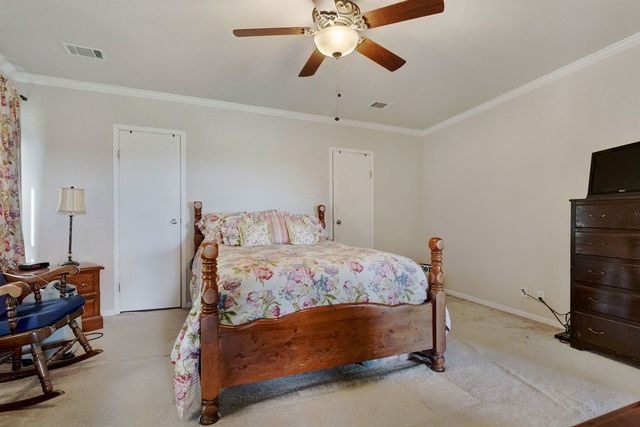 349 N Vine St, Kerrville, TX 78028