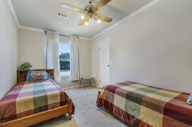 349 N Vine St, Kerrville, TX 78028
