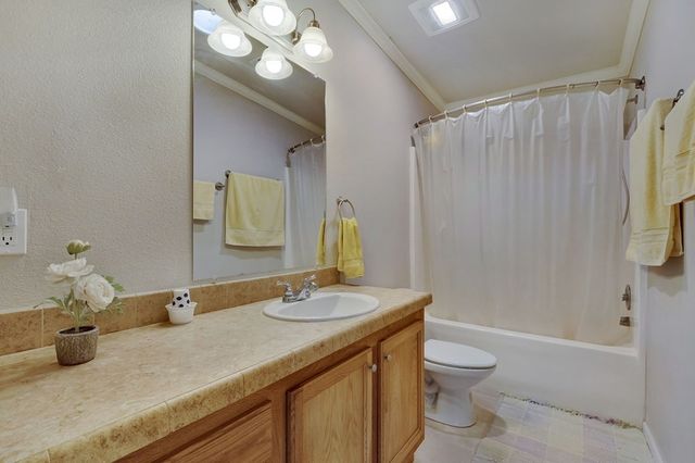 349 N Vine St, Kerrville, TX 78028