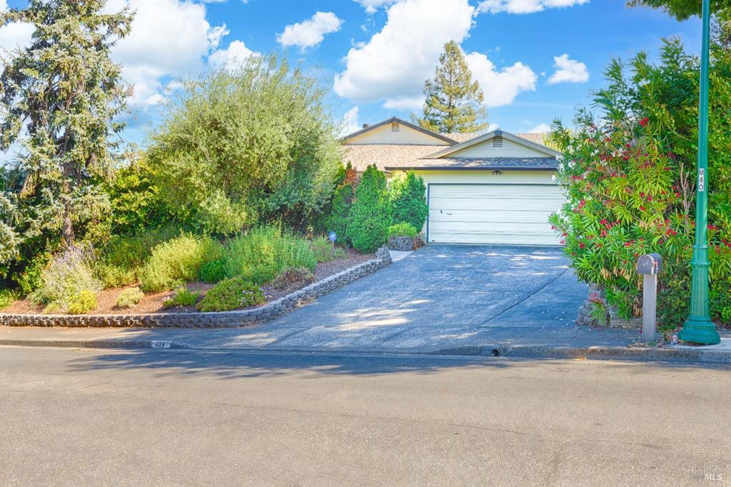 409 Oak Brook Pl, Santa Rosa, CA 95409