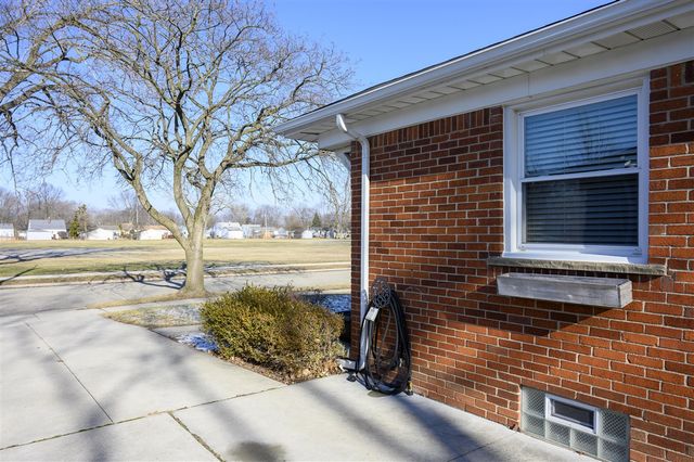 1320 Montrose Avenue, Royal Oak, MI 48073